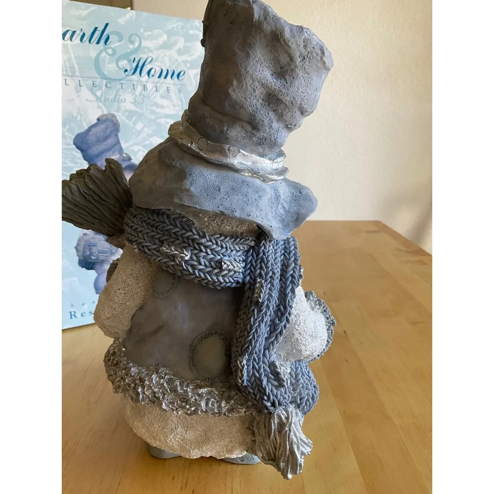Earth & Home Collectibles Studio 33 Resin Snowman Figurine Blue Silver 10.5 Inch